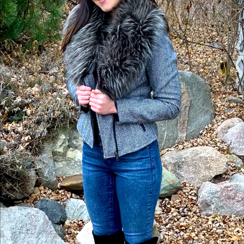 Blazer with removable fur collar.
